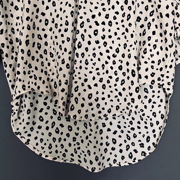 Lush Warren Split V Blouse in Tan Women's Small Cheetah Print - Picture 5 of 8